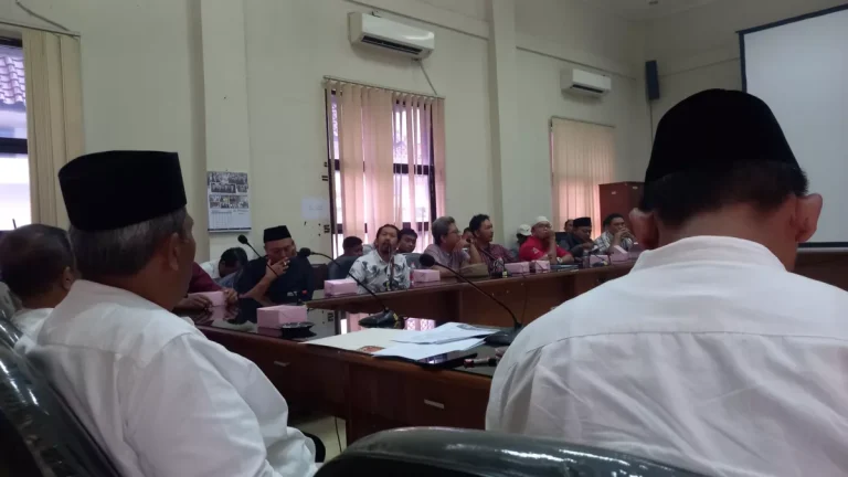 Polemik Pemutusan Kontrak 56 Pegawai RSUD dr. Soekardjo Memanas, DPRD Gelar Audiensi Polemik-Pemutusan-Kontrak-56-Pegawai-RSUD-dr.-Soekardjo-Memanas-DPRD-Gelar-Audiensi-1200x675