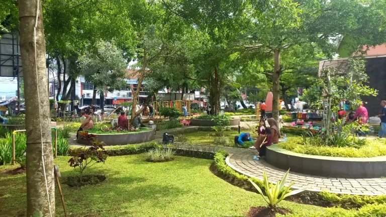 Taman-Kota-Jadi-Wisata-Favorit-Warga-Tasikmalaya-Saat-Libur-Nataru-1200x675